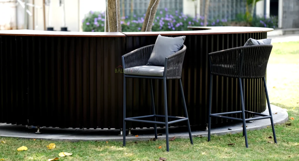 Bar Chairs / Stools
